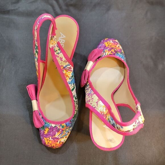 ABC BY ALLEN SCHWARTZ SLINGBACK FLORAL EMBROIDERED HEEL SANDAL - Picture 3 of 13